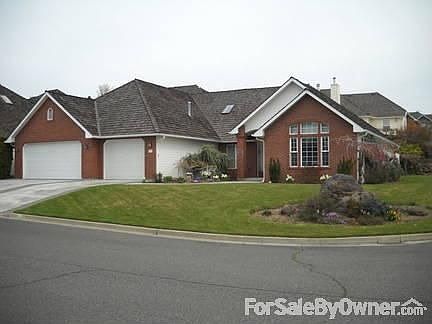 Home is on a corner lot