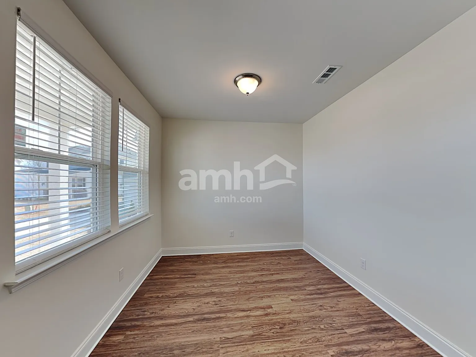 4 bed, 2.5 bath, 2297 sqft, $2,605 — Photo 4