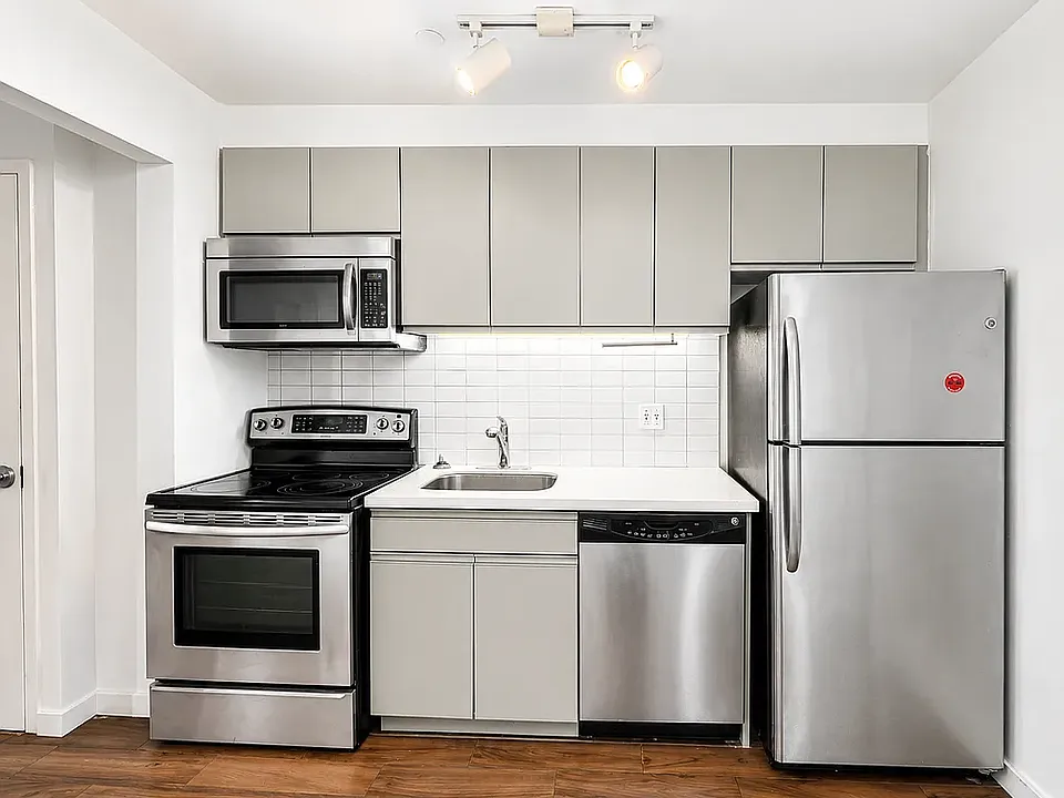 276 Stanhope St #2C