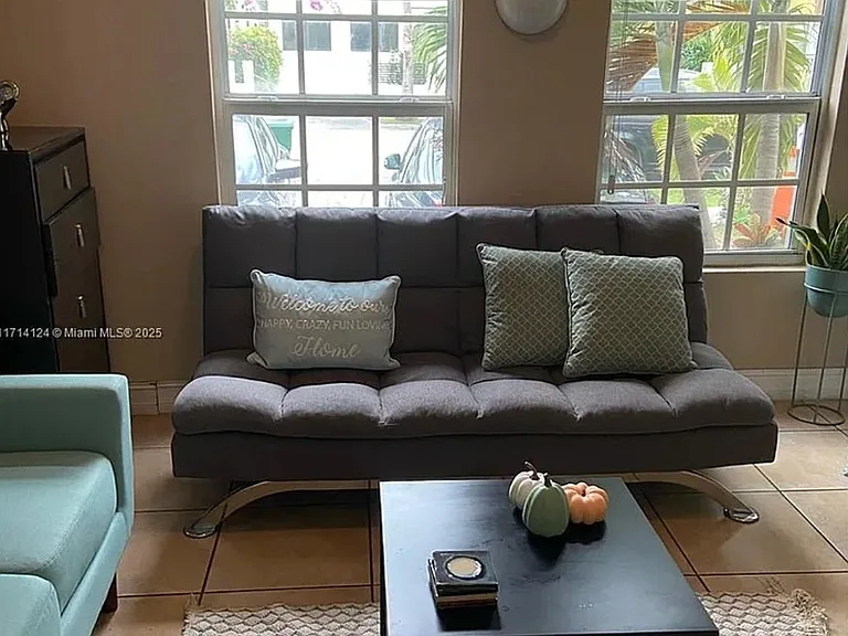 1678 SW 11th St — Photo 5