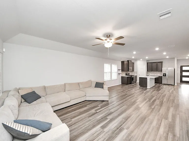 518 Ellwood Terrace Ln — Photo 17
