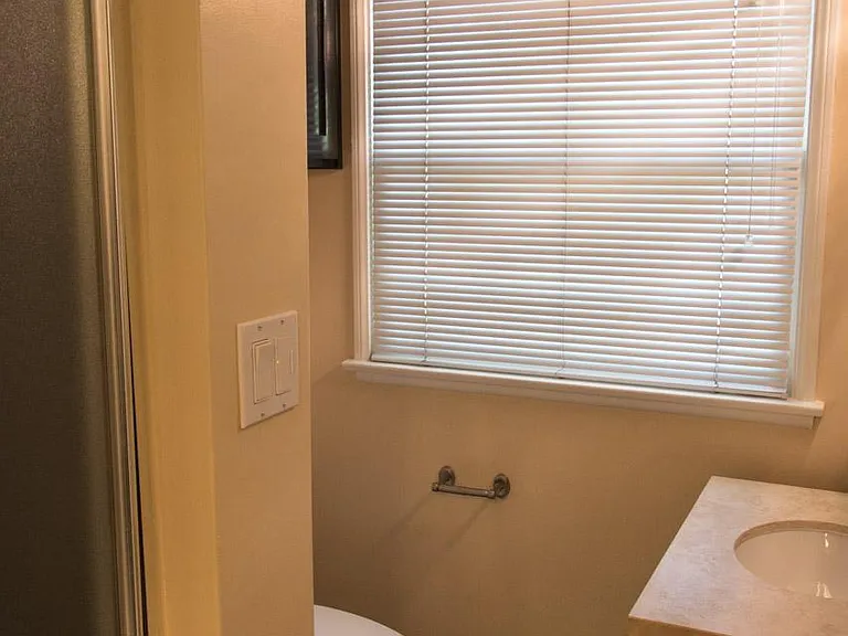 438 S Palm Dr #D — Photo 16