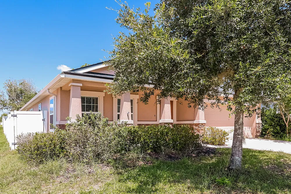 3 bed, 2.0 bath, 1698 sqft, $2,035 — Photo 3