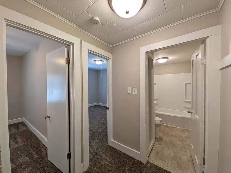 922 Walker St — Photo 8