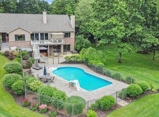 4301 Rolling Acres Dr, Hartland, MI