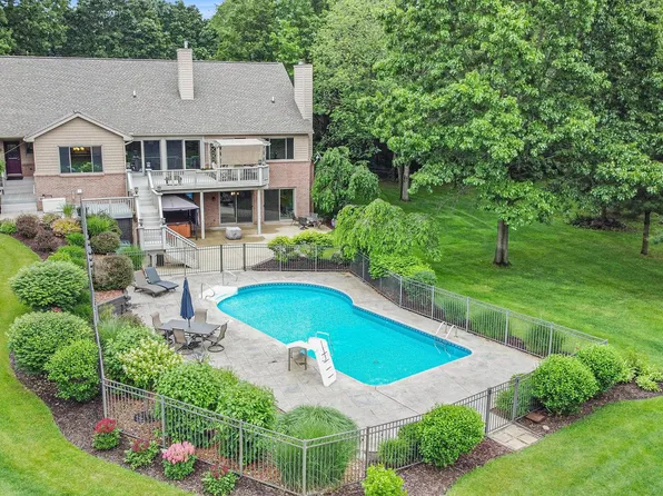 4301 Rolling Acres Dr, Hartland, MI 48353