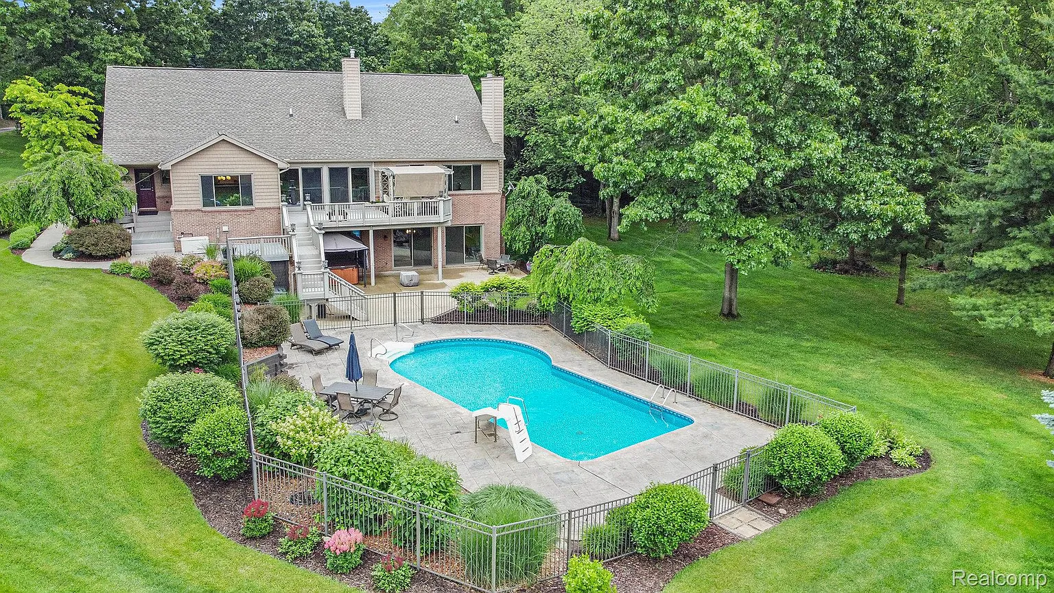 4301 Rolling Acres Dr photo 1