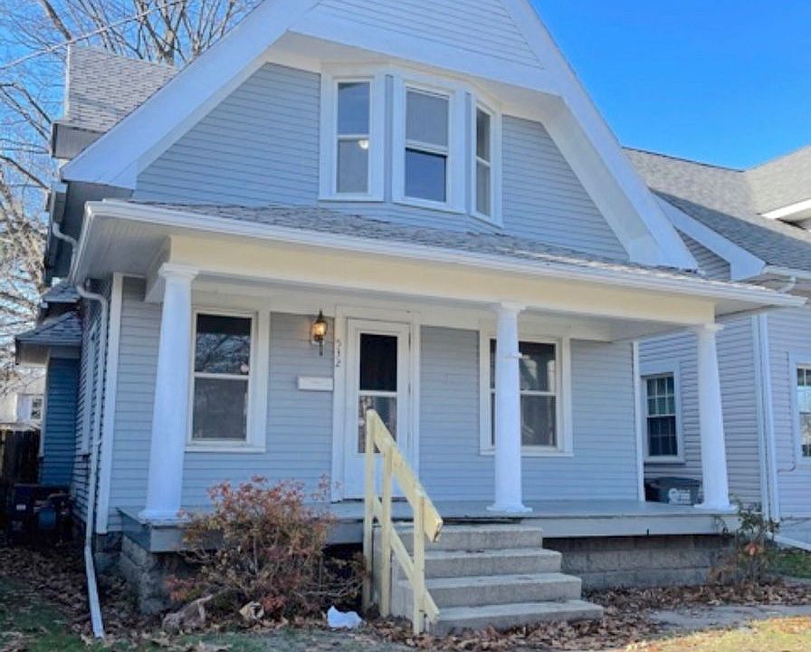 1st image of 532 Carlton St
