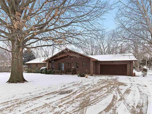 2nd image of 701 Loch Lommond Dr