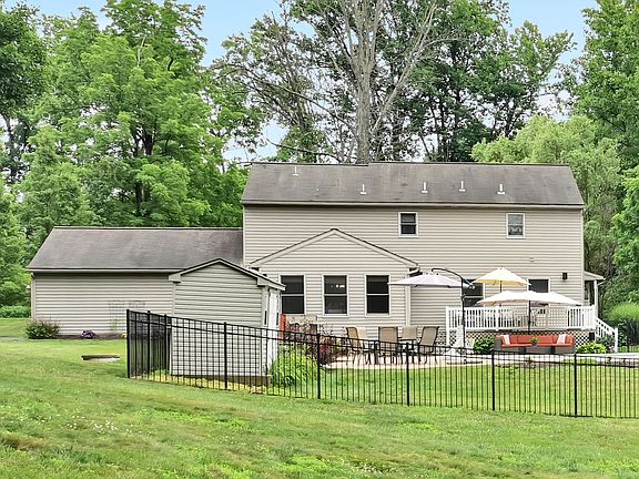 3rd image of 493 Noble Rd