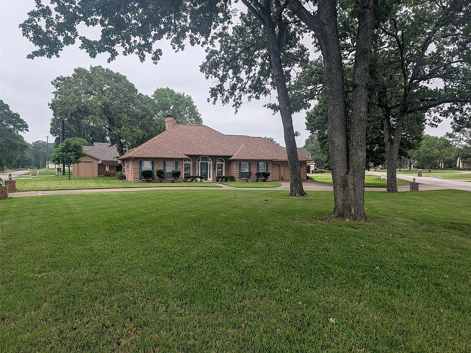 1st image of 17909 Country Club Dr