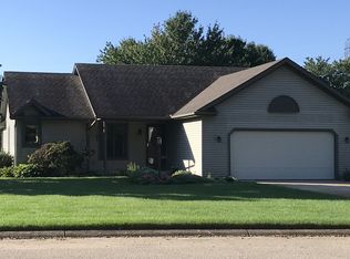 22770 Springwood Dr, Elkhart, IN 46514