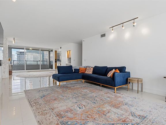 3rd image of 1541 Brickell Ave #B3403
