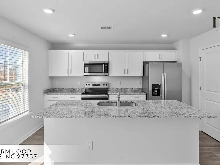 108 W Farm Loop — Photo 3