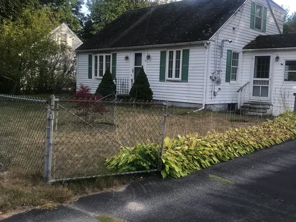 40 Maplecrest St, Newmarket, NH 03857