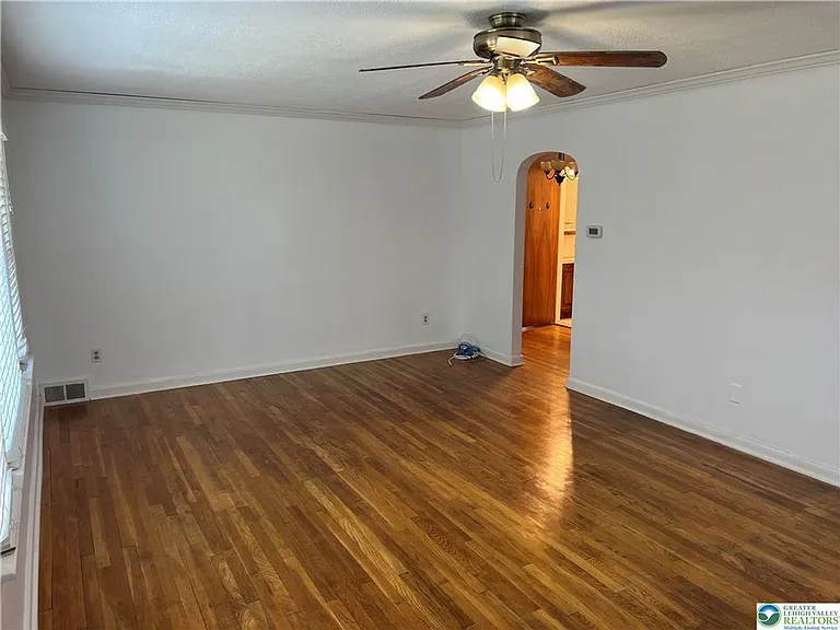 2401 Lawnherst Ave — Photo 14
