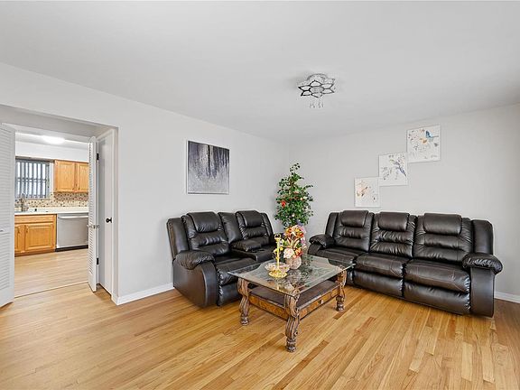 4th image of 848 Rainbow Dr
