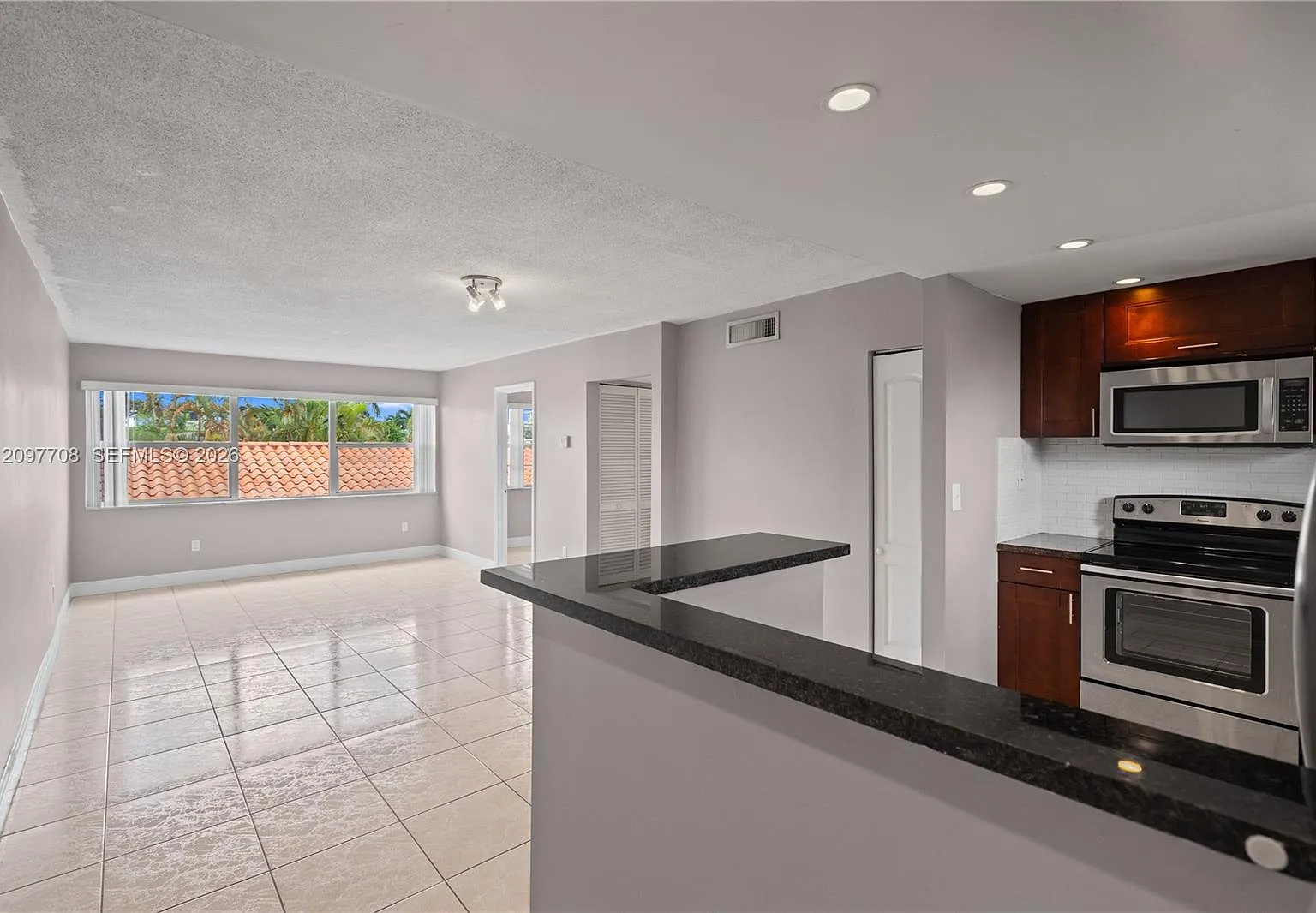 Enclave Tower Condo — Photo 3
