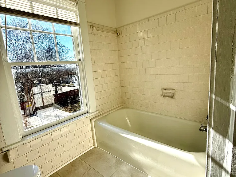 2312 Hawthorne Ave — Photo 19
