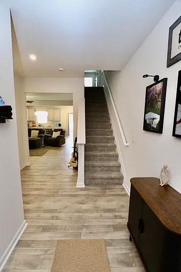 1049 Crescent Moon Loop — Photo 8