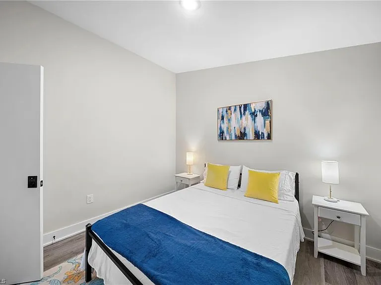 3260 Woodside Ave — Photo 19