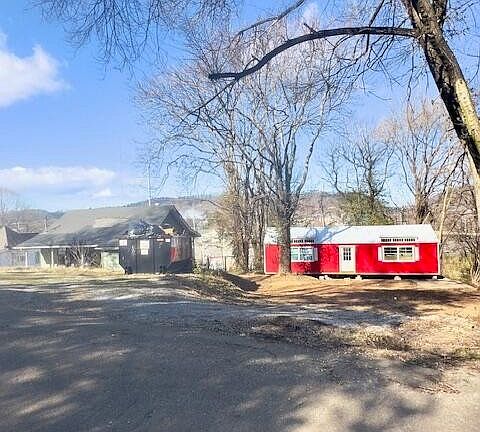 4th image of 930 Murphy Ave
