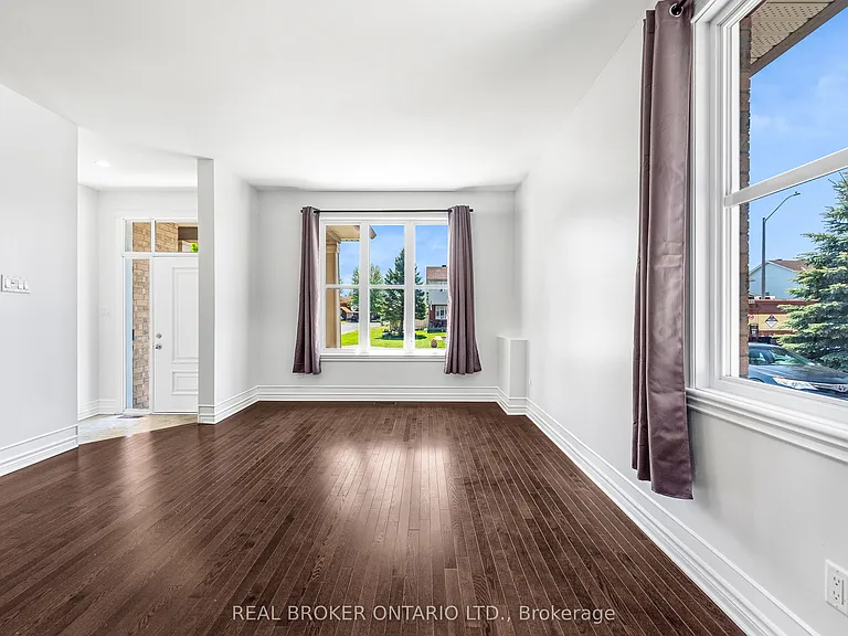 43 Claridge Dr — Photo 4