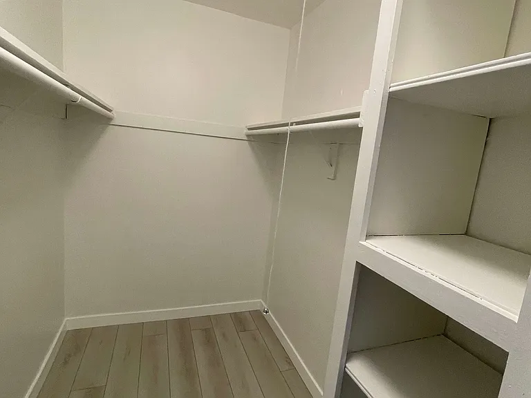 Navy Street Apartments — Photo 10