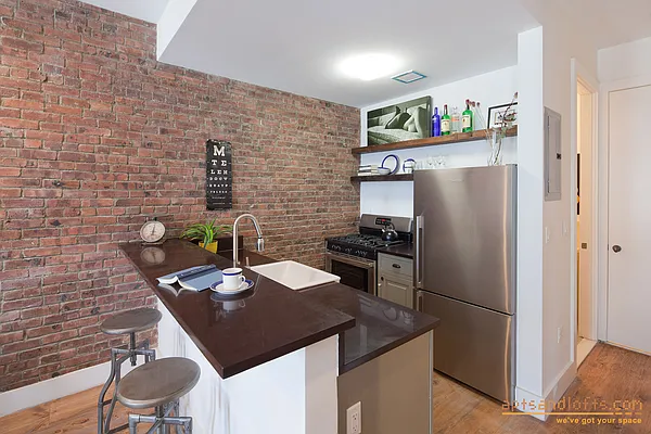 Rented by aptsandlofts.com | media 8