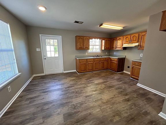 3rd image of 306 N Bradford Ave
