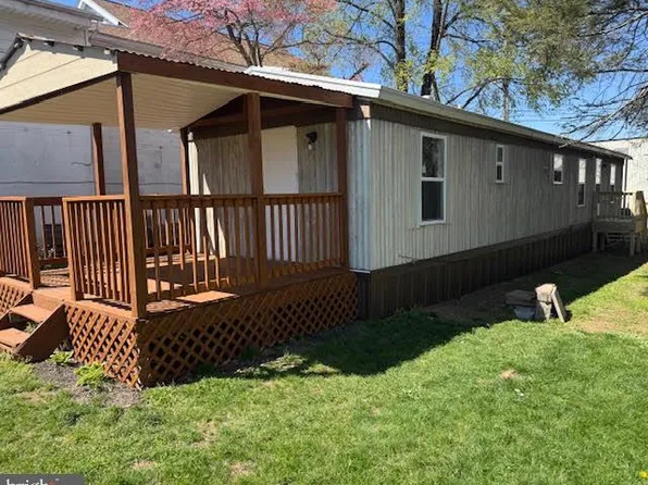 1104 W Elm Ave, Hanover, PA 17331