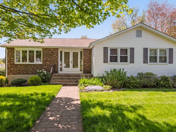 29 Pezzente Lane, East Hartford, CT 06108