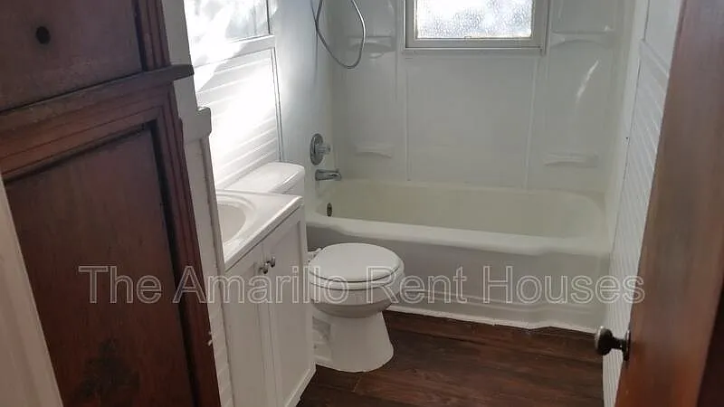 2 bed, 1.0 bath, 780 sqft, $850 — Photo 2