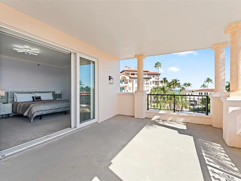 19133 Fisher Island Dr #19133 — Photo 47