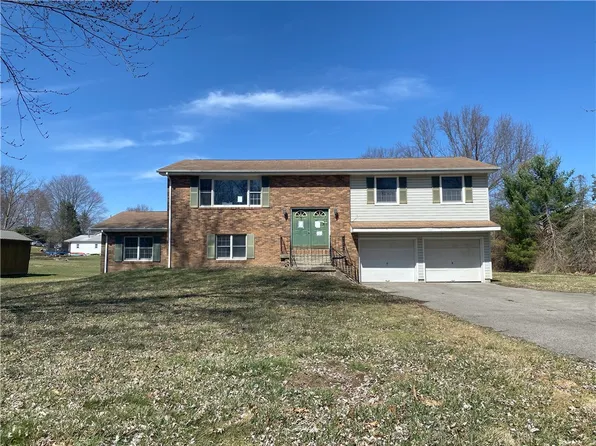 1130 Blue Sky Dr, New Castle, PA 16105
