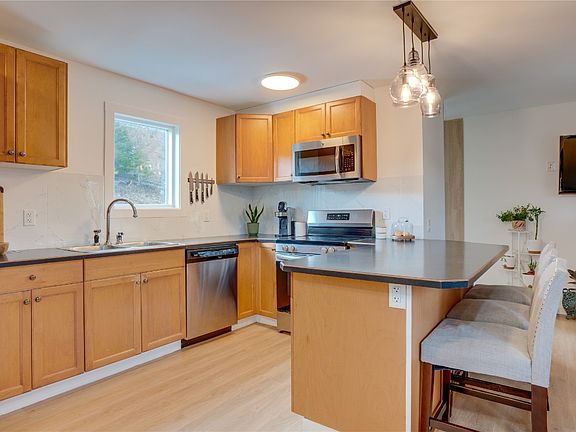 3rd image of 878 Deep Creek Rd #A