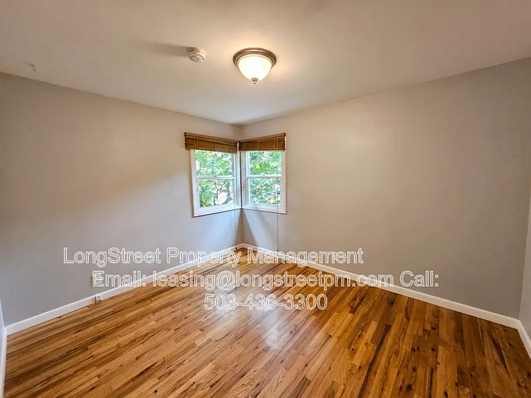 2205 N Willamette Blvd — Photo 15