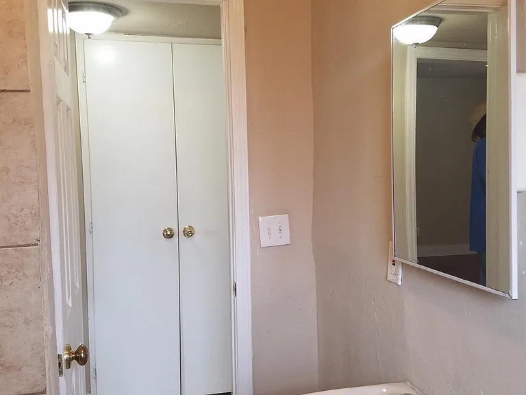 1408 NE 9th St #3 — Photo 5