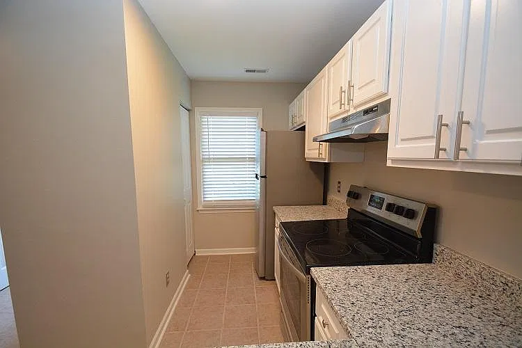 2 bed, 1.5 bath, 1080 sqft, $1,400 — Photo 2