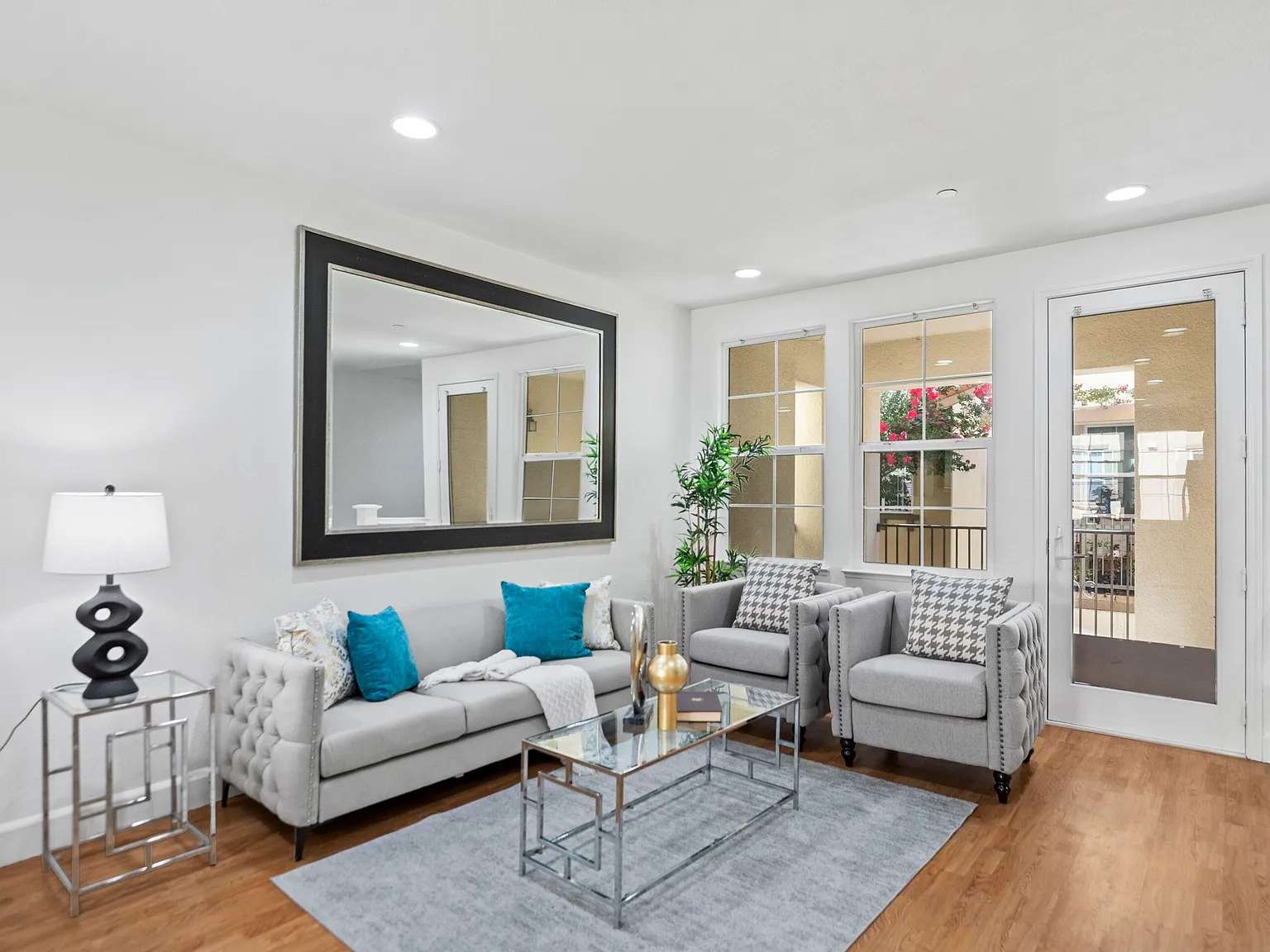 2 bed, 1300 sqft, $3,895 — Photo 2