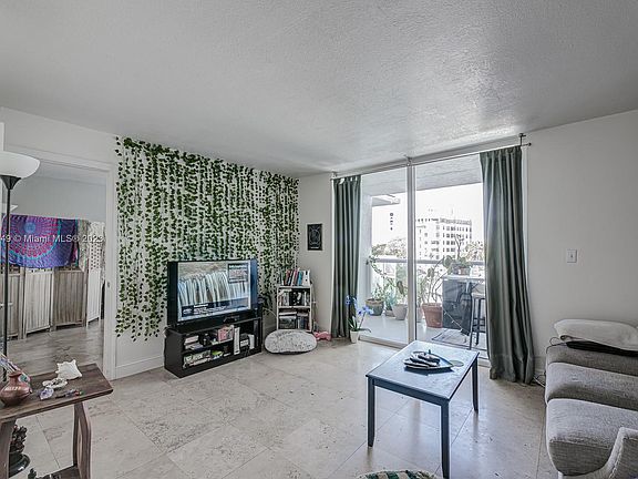 5th image of 2457 Collins Ave APT 407