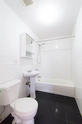 Rented by Nooklyn NYC LLC | media 9