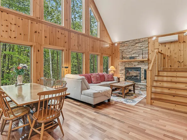 7 Lakeview Circle, Frye Island, ME 04071
