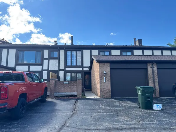 222 Country Club Dr, Saint Clair Shores, MI 48082