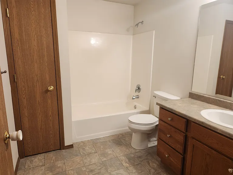 Eastern Hills Apartments — Photo 10