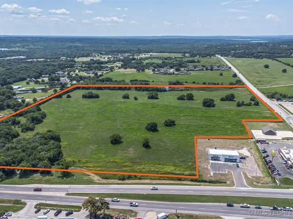 81 Charles F Cooper Memorial Dr, Sulphur, OK 73086