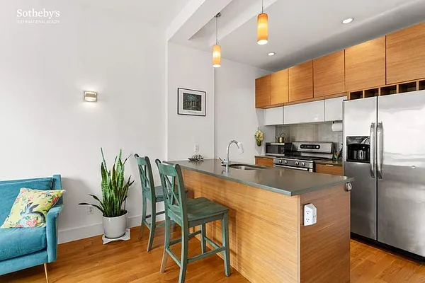 Sold by Sotheby's International Realty | media 7