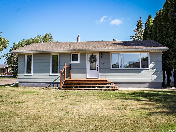 2nd image of 520 Crawford AVENUE W