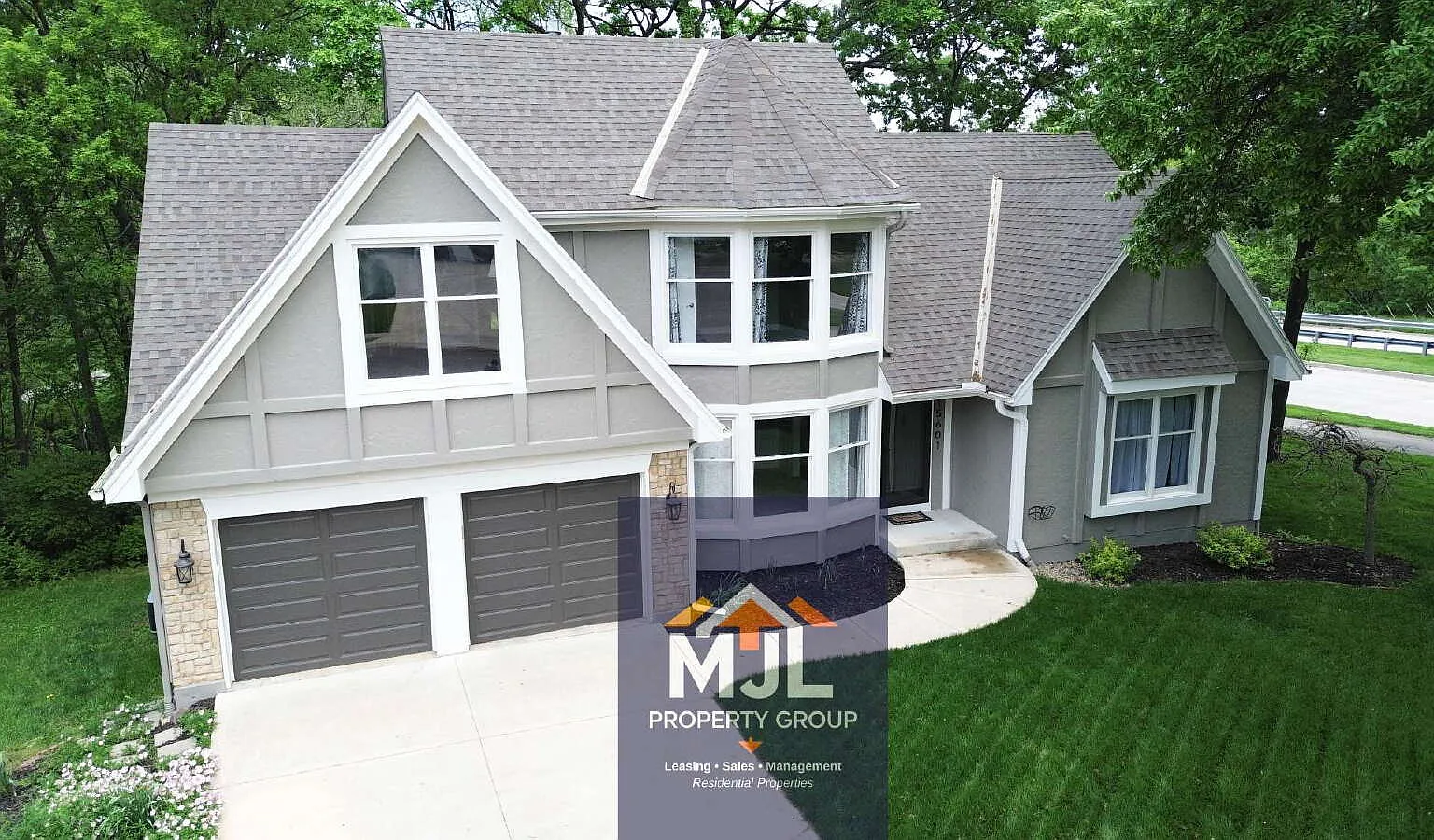 5 bed, 3.5 bath, 2840 sqft, $3,795 — Photo 2