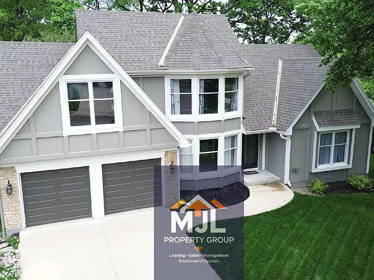 15601 Maple St — Photo 1
